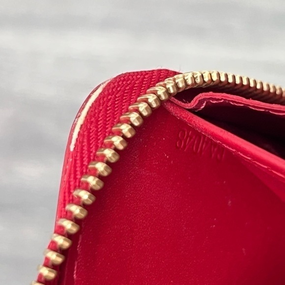 Authenticated Used Louis Vuitton Zippy Wallet  Monogram Vernis Pomme d'Amour Red - Picture 2 of 16